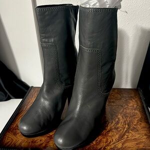 Beautiful Leather Pelle mid calf Boots in Gray Size 6